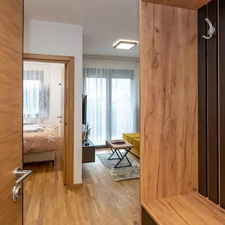 Apartment Victory 77 *